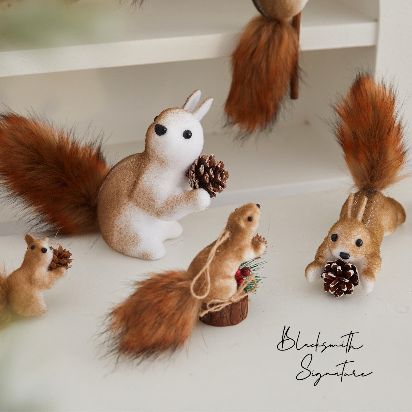 🐿️Коледна декорация: Реалистична украса с катерици – Перфектна за коледни елхи, търговски центрове, кафенета и креативни сцени!🎄